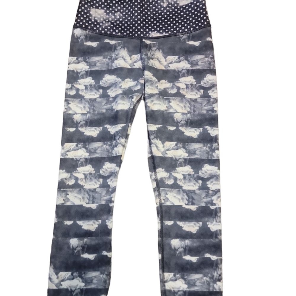 Lululemon Cloud Dot Capri Legging size 4